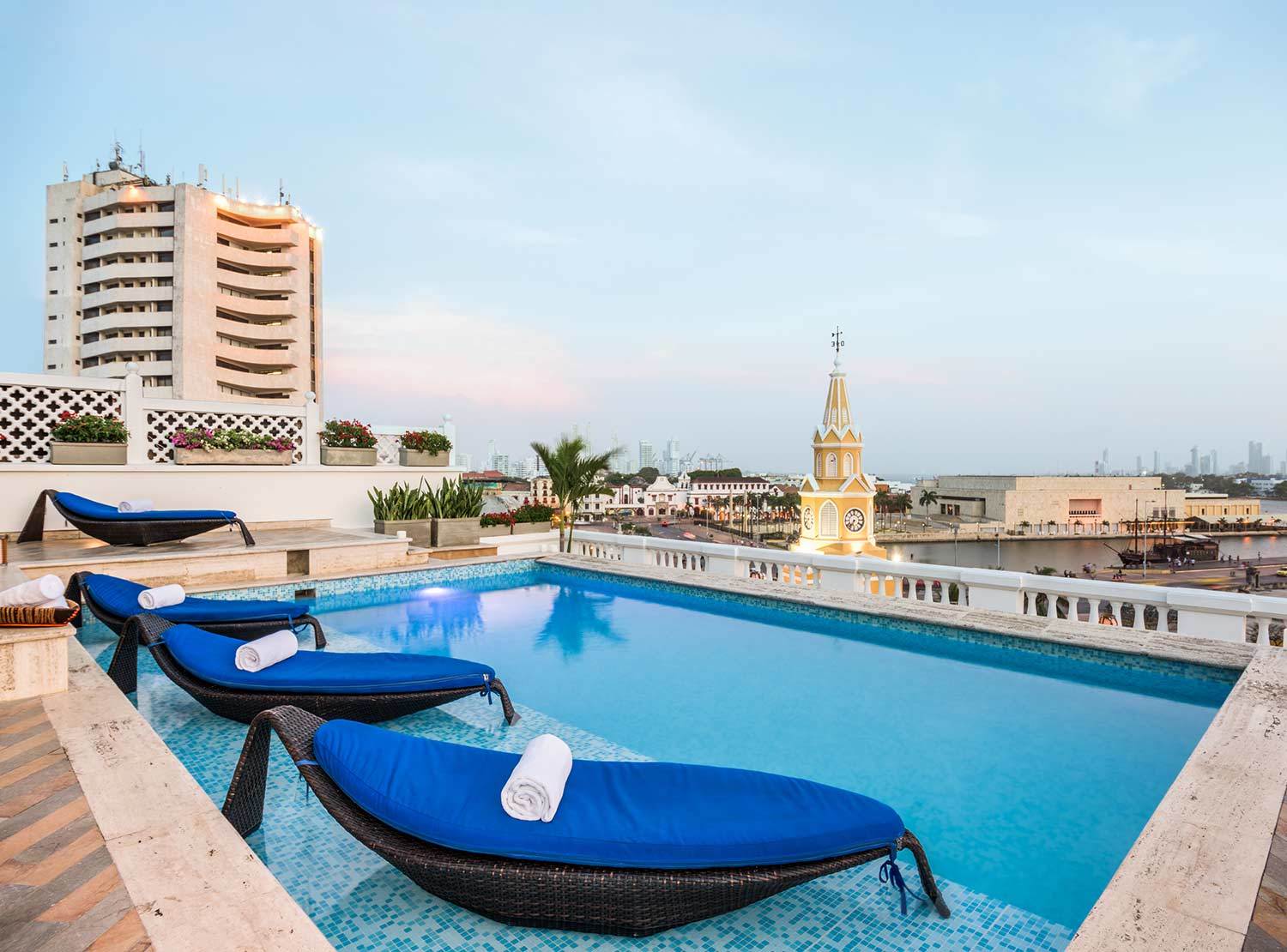 Nh Royal Urban Cartagena Hotel Exterior photo